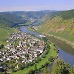 Zwischen Den Dörfern Ernst